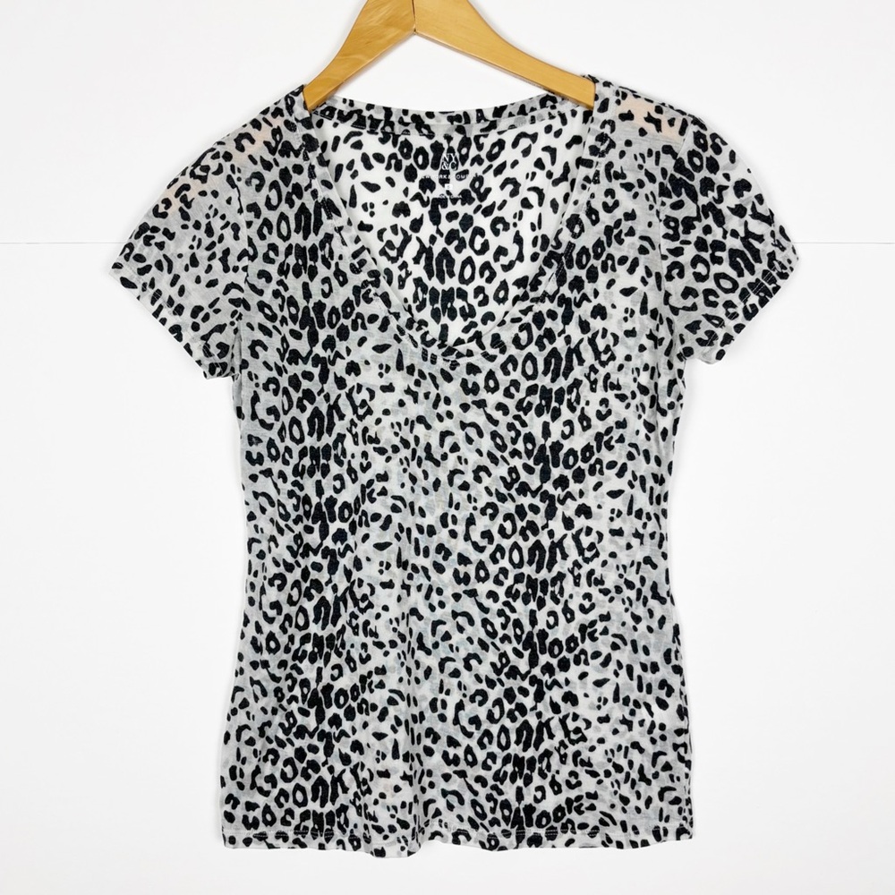 New York & Co T Shirt Size Small Leopard Print V Neck Short Sleeve